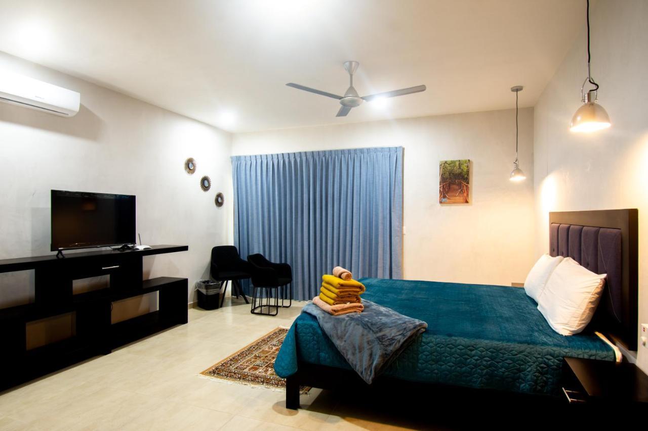 Hotel Casa Tortuga Tulum - Cenotes Park Inclusive ภายนอก รูปภาพ A bedroom in a hotel