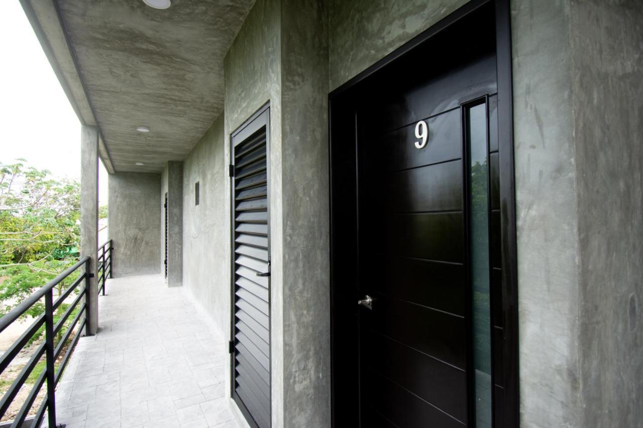 Hotel Casa Tortuga Tulum - Cenotes Park Inclusive ภายนอก รูปภาพ A typical apartment door in a condominium