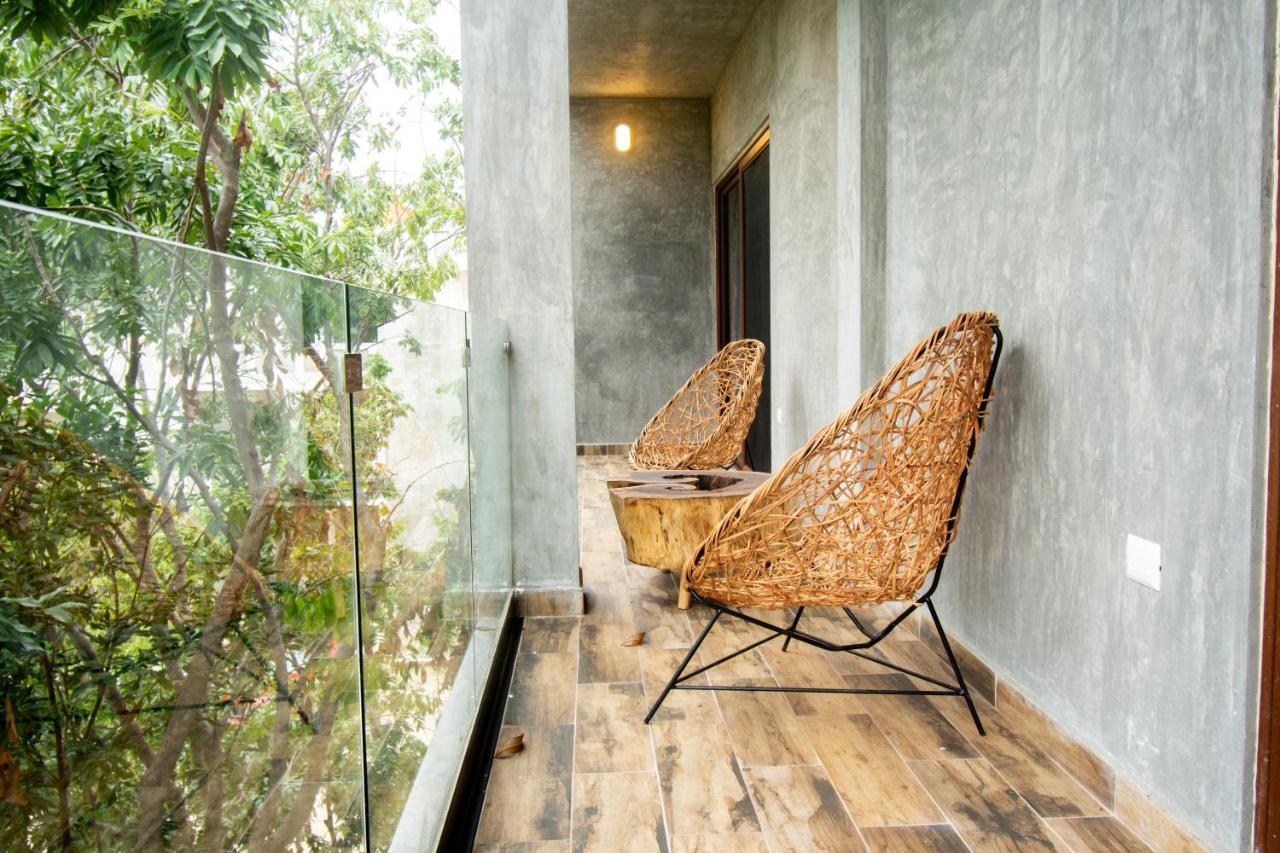 Hotel Casa Tortuga Tulum - Cenotes Park Inclusive ภายนอก รูปภาพ A view of the balcony of the hotel