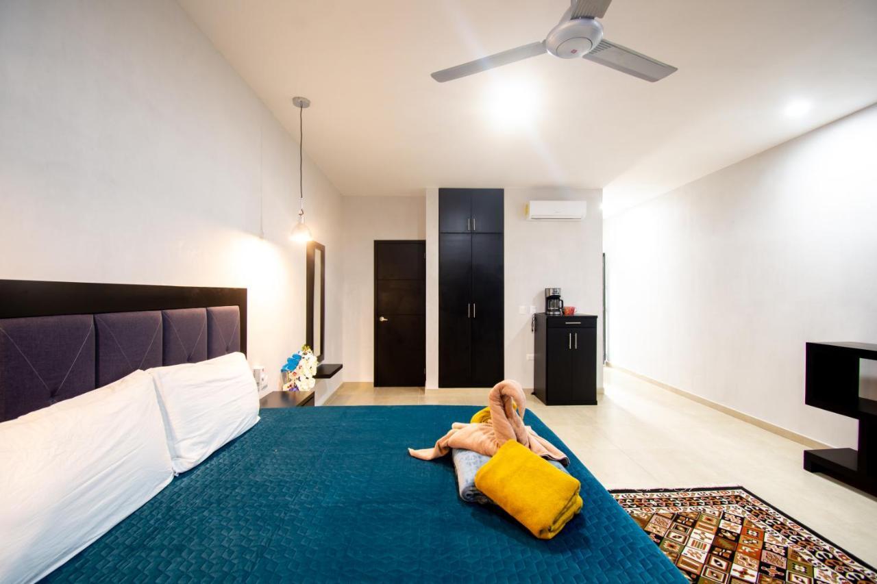 Hotel Casa Tortuga Tulum - Cenotes Park Inclusive ภายนอก รูปภาพ A room at the hotel