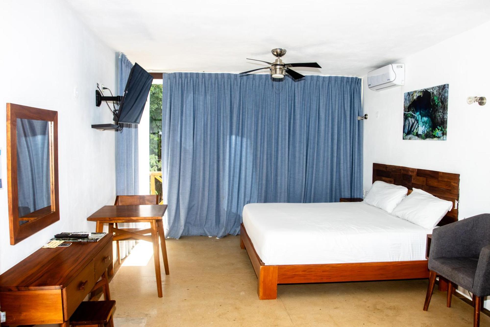 Hotel Casa Tortuga Tulum - Cenotes Park Inclusive ภายนอก รูปภาพ A room at the hotel