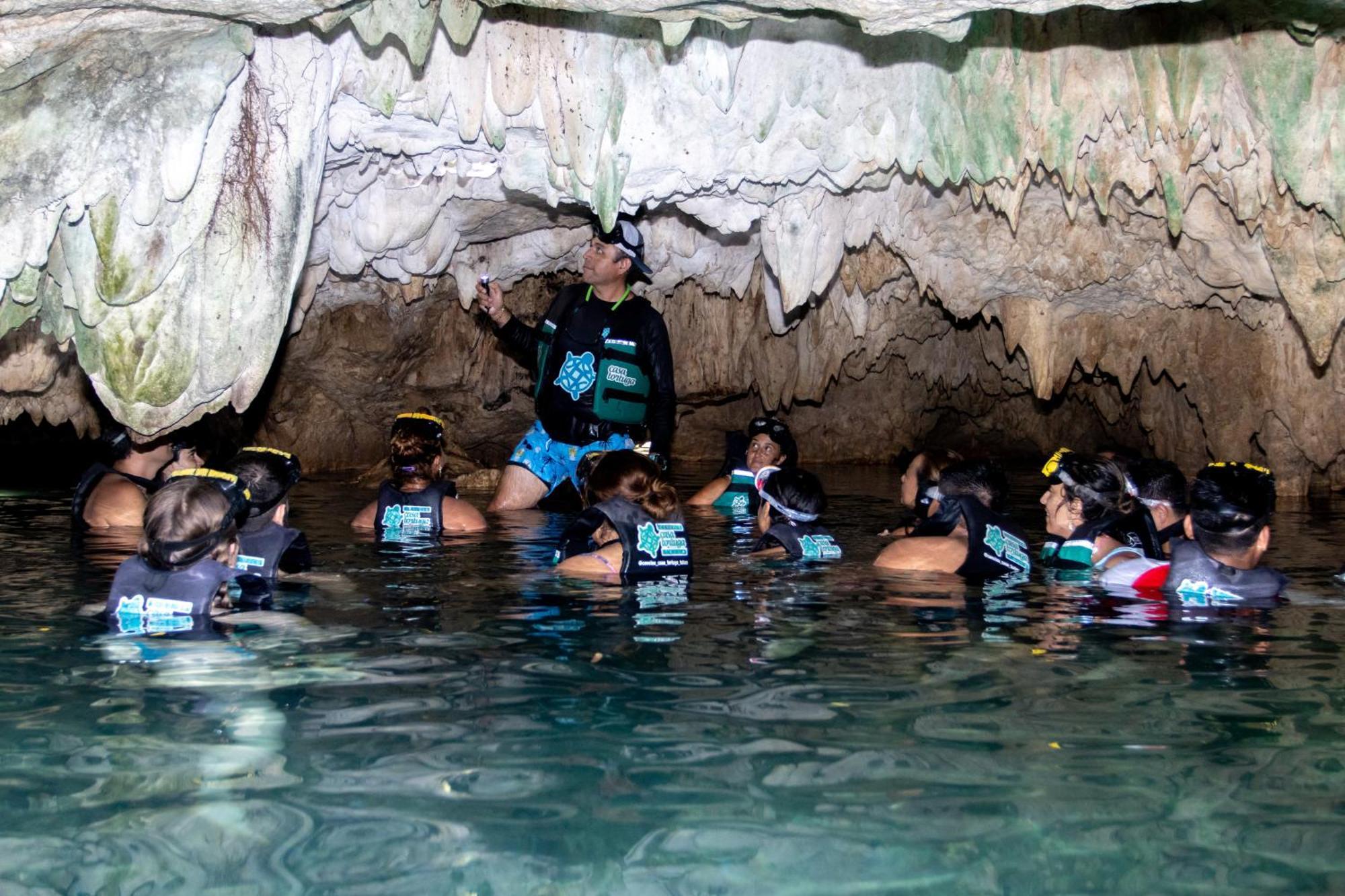 Hotel Casa Tortuga Tulum - Cenotes Park Inclusive ภายนอก รูปภาพ Cave divers in the Hua ma cave
